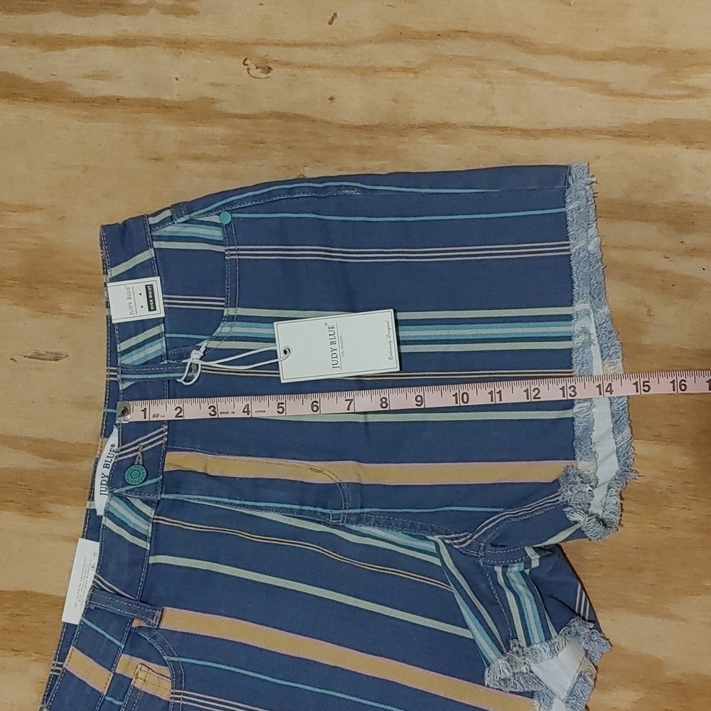 Judy blue Striped Denim Frayed Hem shorts womens size large - Picture 4 of 10